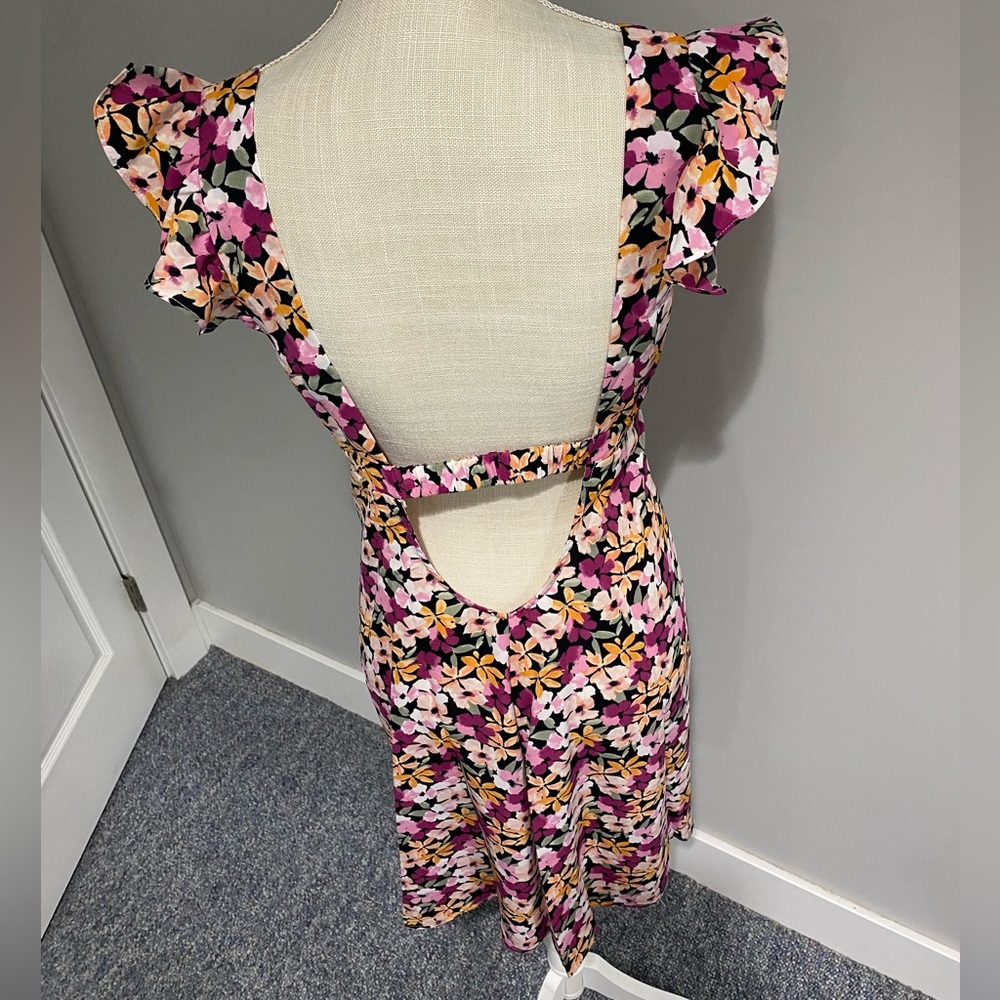 CUPSHE Floral Dress W/ Open Back NWT - Picture 7 of 7